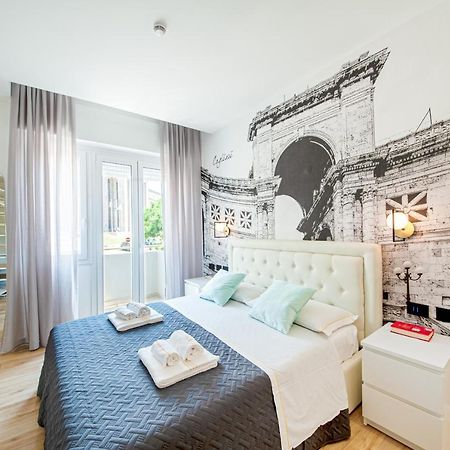 Eleonore Elegant Room Suite Cagliari Bagian luar foto