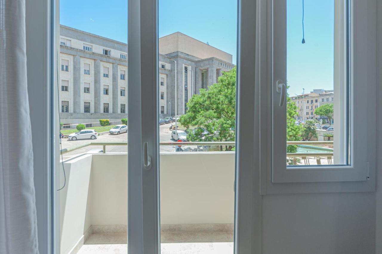 Eleonore Elegant Room Suite Cagliari Bagian luar foto