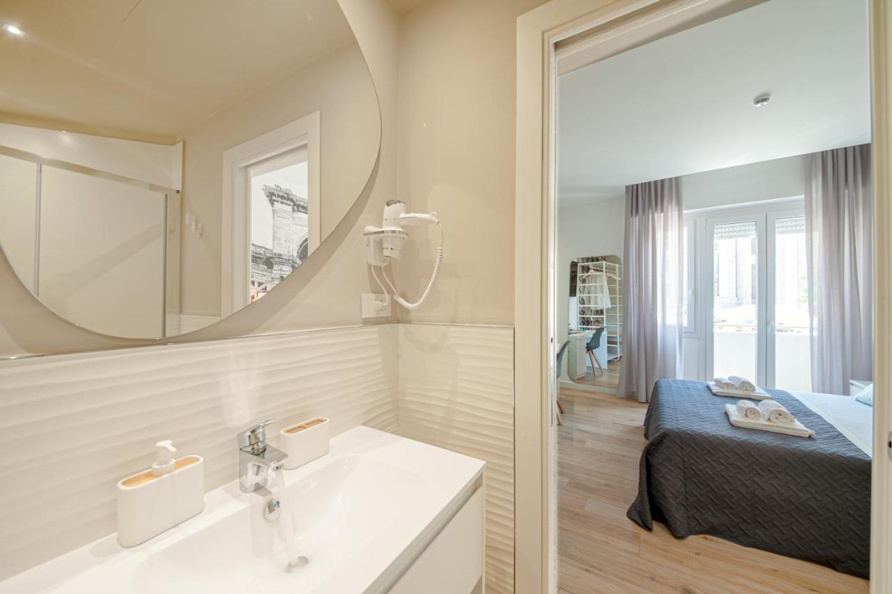 Eleonore Elegant Room Suite Cagliari Bagian luar foto